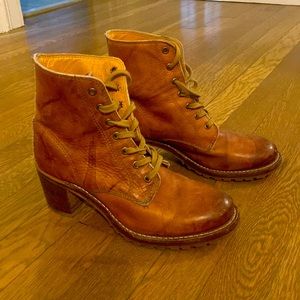 Frye Sabrina 6G lace-up boot
